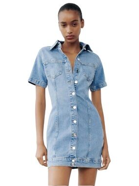 zara denim halter neck dress Zara halter neck denim dress Size : S M L Price : N36,000 Top notch Quality